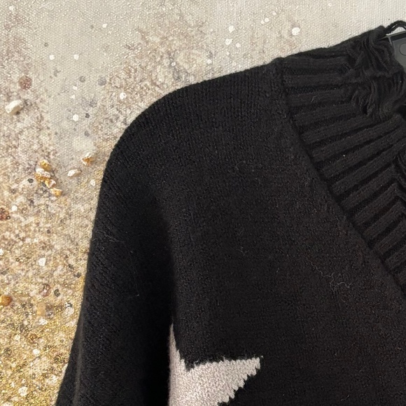 Buffalo Star Print Distressed V-Neck Sweater (NWT) - Picture 7 of 14